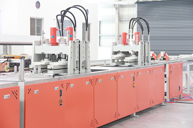 光伏邊框聚氨酯拉擠生產(chǎn)線(xiàn)